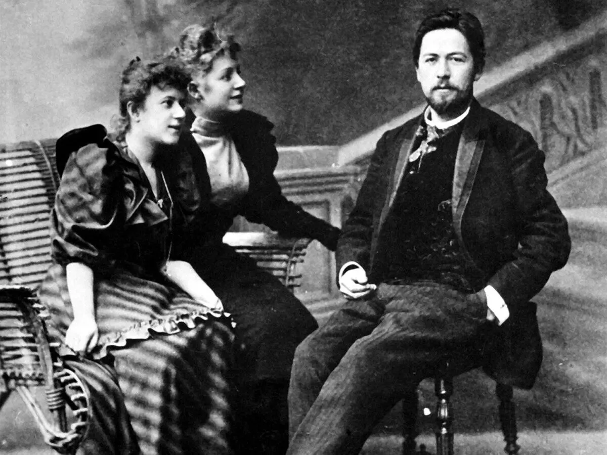 Теперь у меня четыре квартиры; нужно будет в каждой завести по супруге, чтобы потом они...