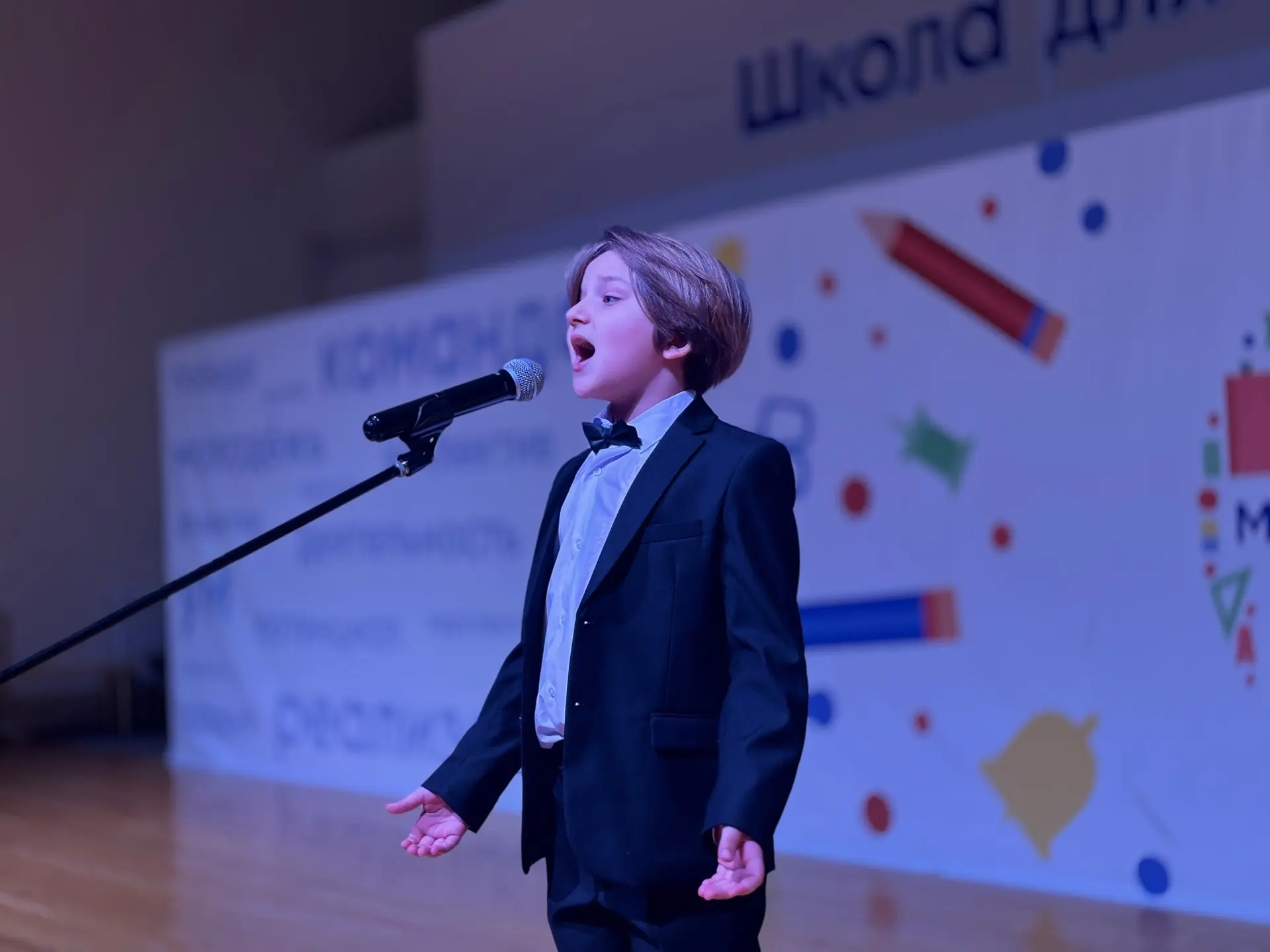 В нашей  школе прошел творческий конкурс «Алло, мы ищем таланты». Это было яркое событие, которое по