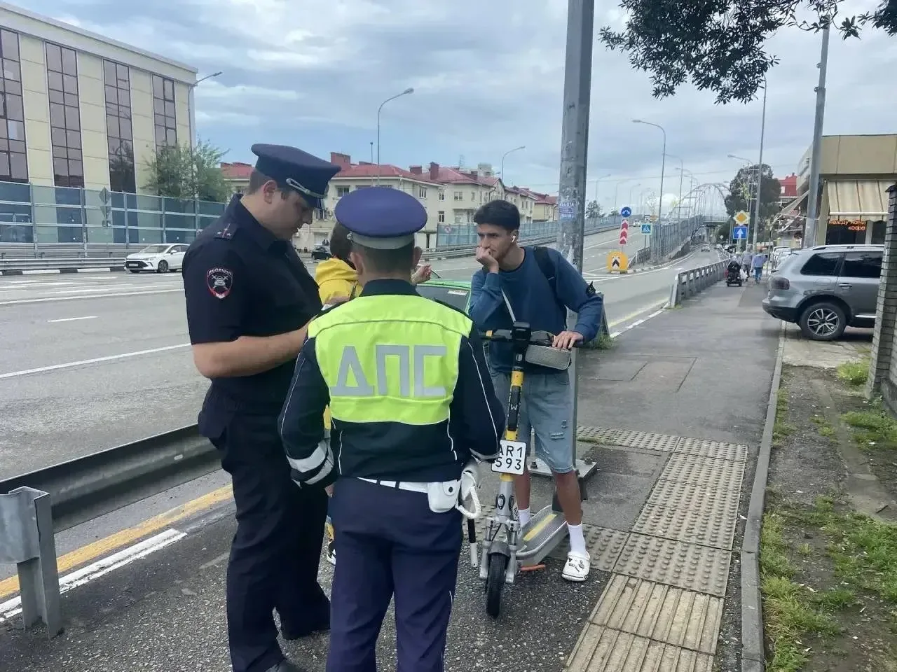 🛴Бесплатные уроки по вождению самокатов начнут проводить летом в Сочи.