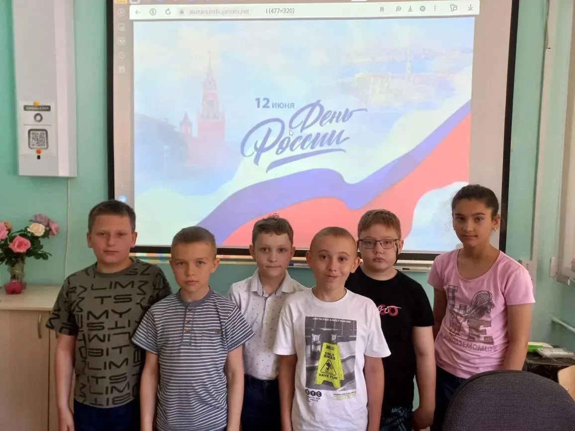 🇷🇺В кружке «Английский без границ» (педагог Межмединова Мавиле Диляверовна) 10 июня б...
