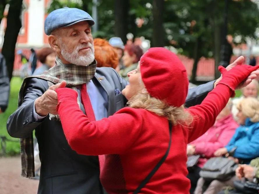 🎵 Бесплатные концерты под открытым небом в Румянцевском саду — фестиваль «Иди на звук!»

Каждую нед