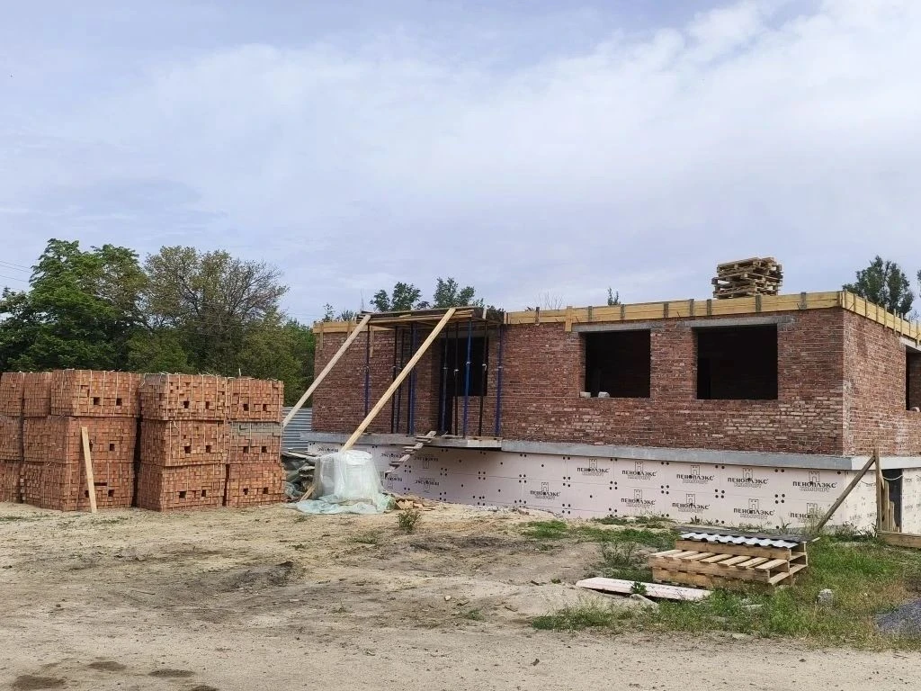 🏗️  На квартале Ватутина в городе Старобельск продолжается строительство многоквартирного жилого дом