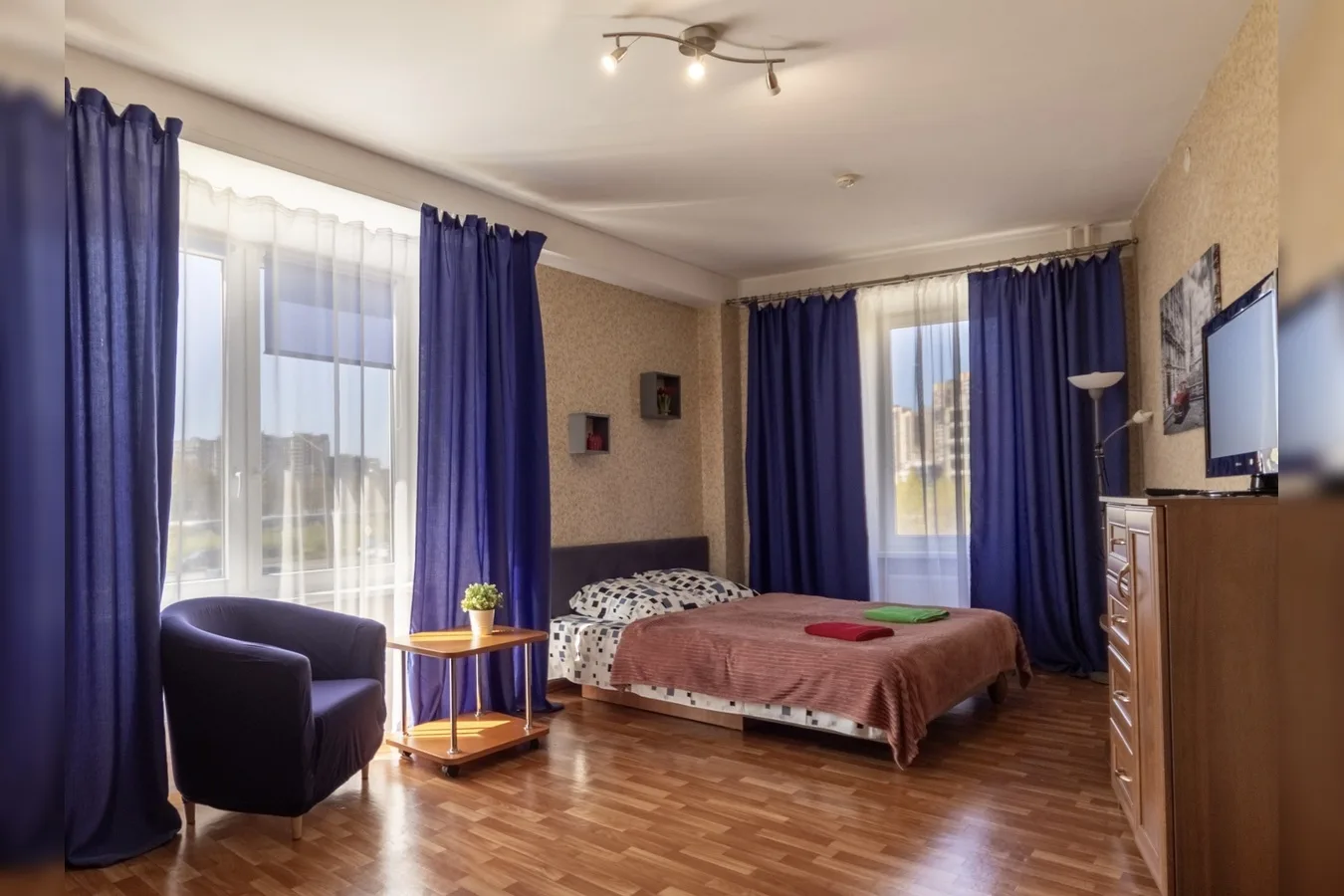 https://domiksmart.ru/spb/kvartira-posutochno-sankt-peterburg-begovaya-1-komnatnaya-lah...