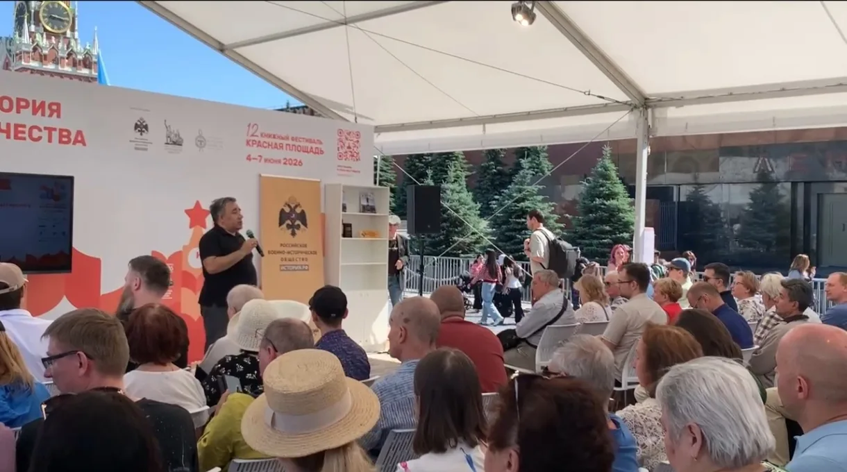 На презентации моей книги про Ильича на Красной площади людей было много, за сотню человек, после за
