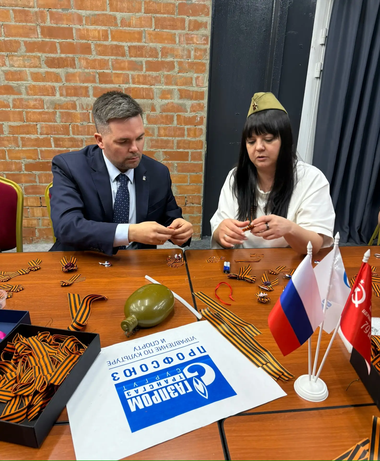 Принял участие в мастер-классе по созданию Георгиевских лент.