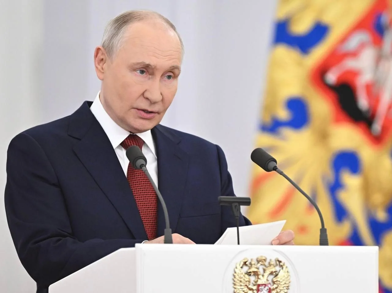 Россия превосходит Евросоюз по темпам экономического роста, уверен Путин

Также среди заявлений: 

—