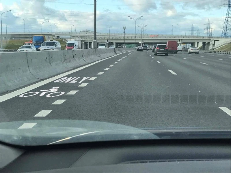Как вы относитесь к идее отдельной мотополосы на МКАДе в Москве и на других крупных магистралях.

💡