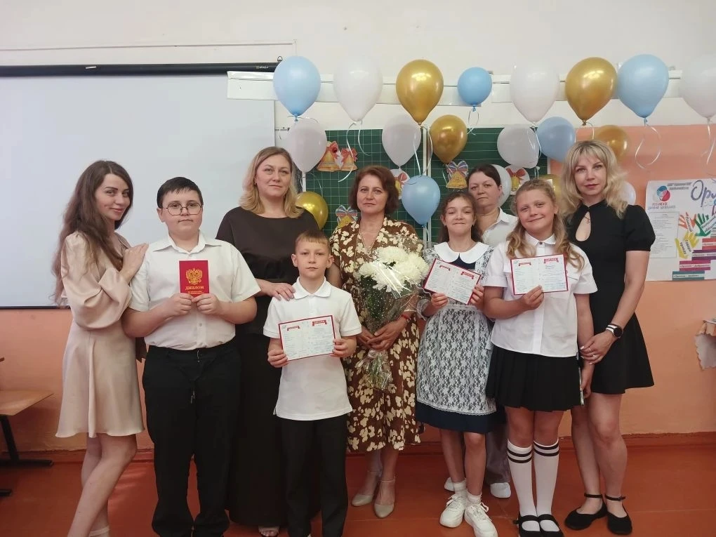 наших ребят прошёл выпускной в 4 классе! 🎓

Позади первые уроки, первые двойки и пятёрки, первая др
