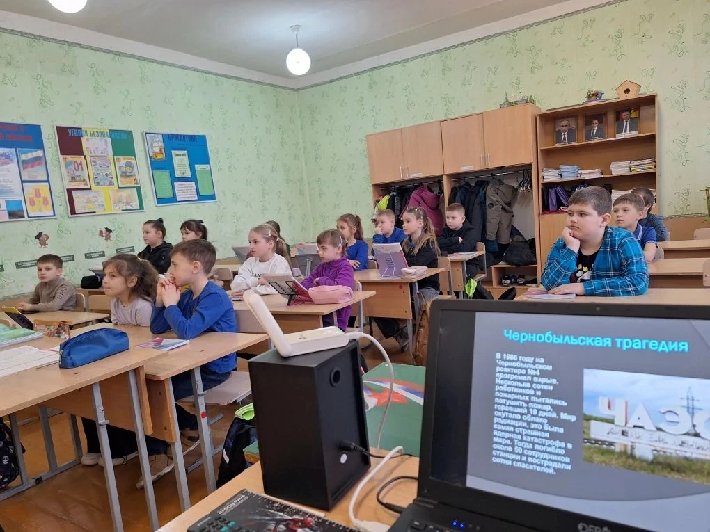 Сегодня во 2⃣А классе прошло мероприятие «Чернобыль – это память на много веков» Учащимся было расск