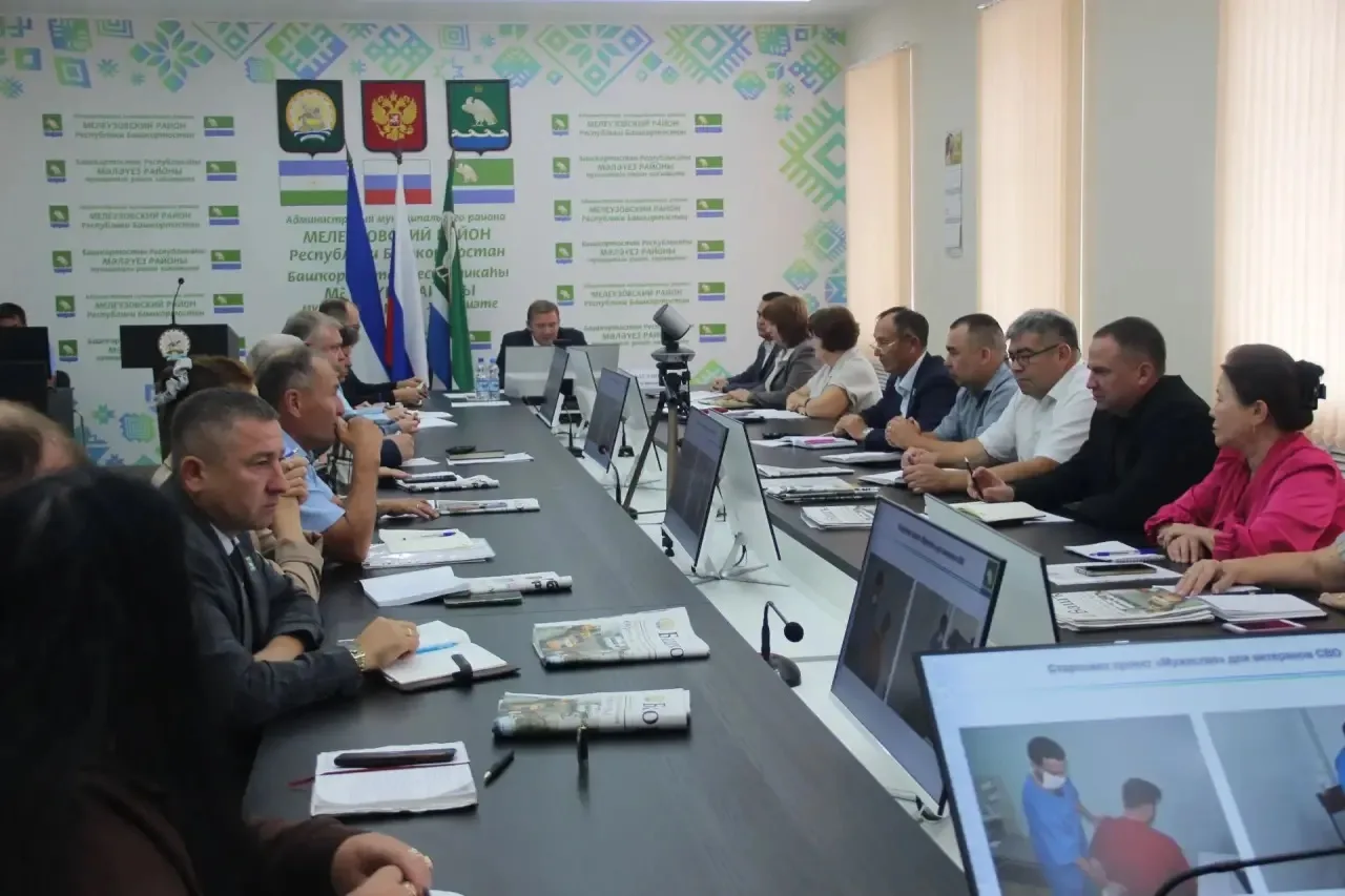 Традиционное начало недели — провели оперативное совещание и Стройчас