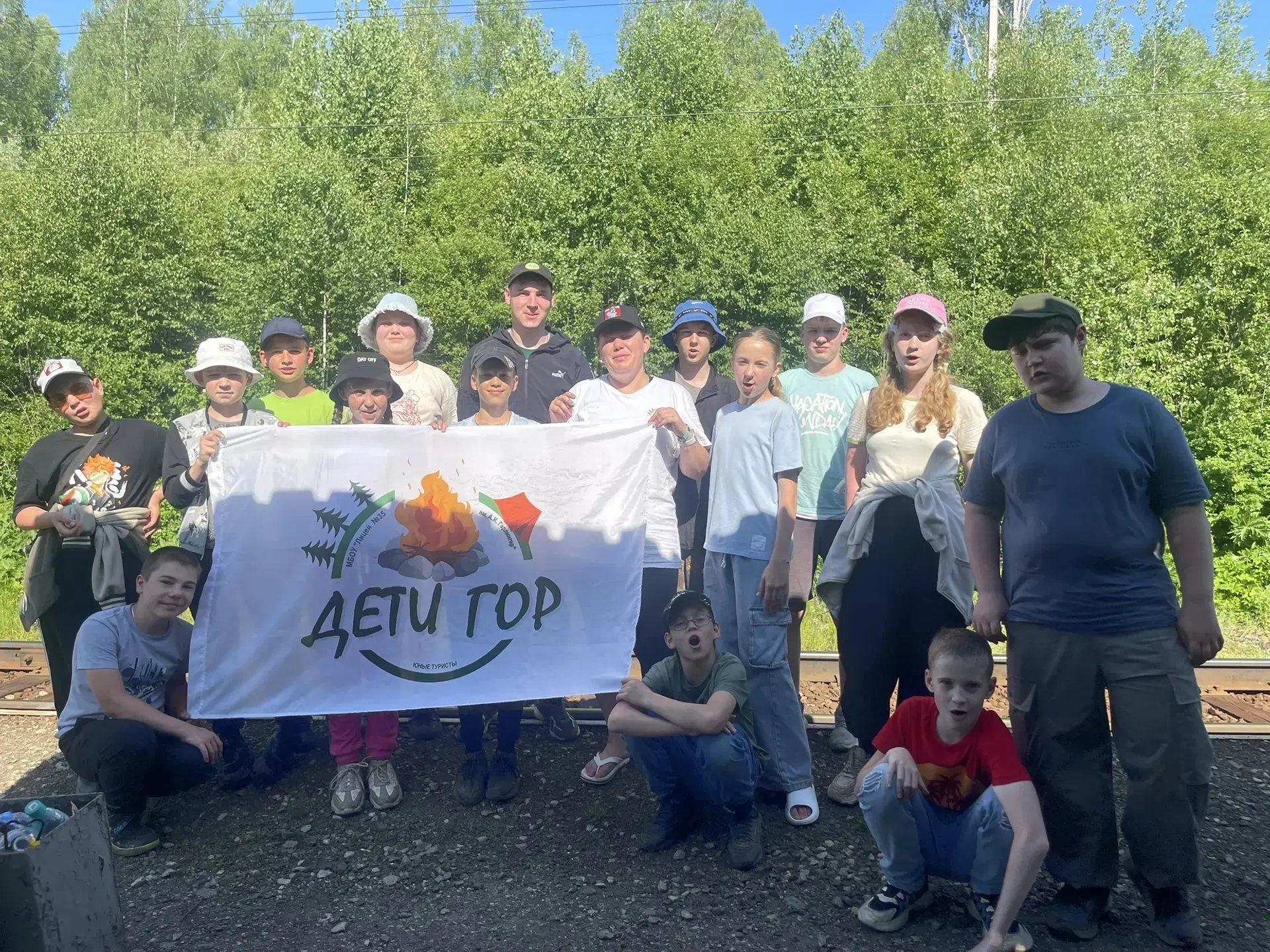 🎒Мы покорили Катунские утёсы!

Юные туристы из нашего клуба не привыкли сидеть на месте! 🏔️ На это