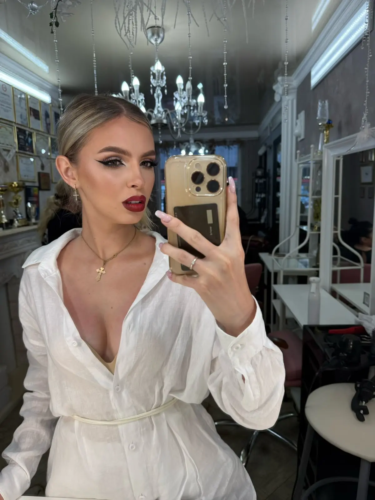 Диана сходила сегодня моделью на голивудский макияж … оцените от 1 до 10 💄💋