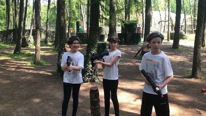 🏁Лазертаг в 3 "А"  Окончание учебного года учащиеся 3 "А" класса вместе с М. В. Романовой отметили а