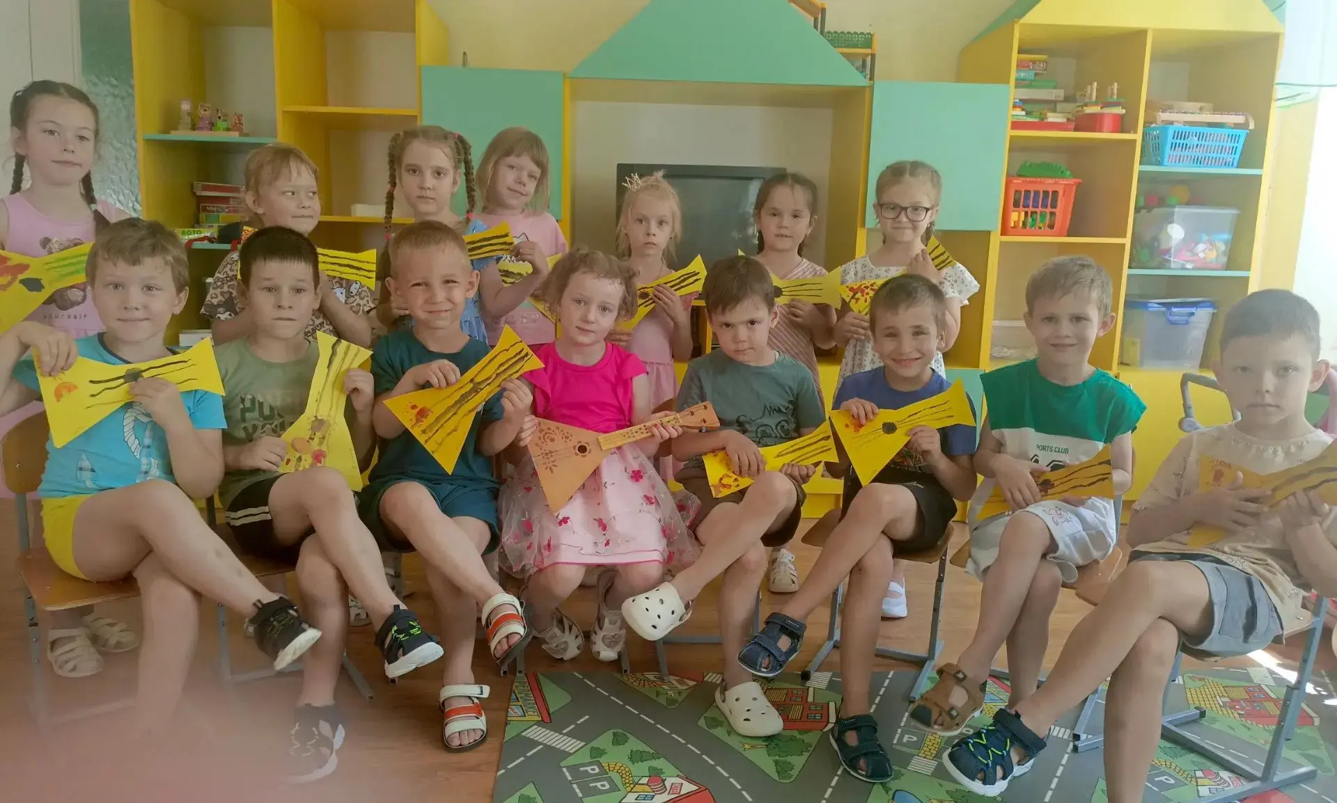 «Что за чудо - балалайка, поскорее нам сыграй - ка!».Воспитанники старшей группы комбинированной нап
