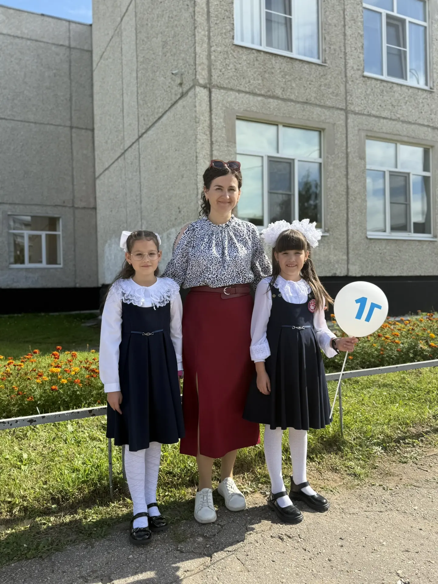 С праздником всех нас, с Днём знаний и первым днем золотой осени 🍁