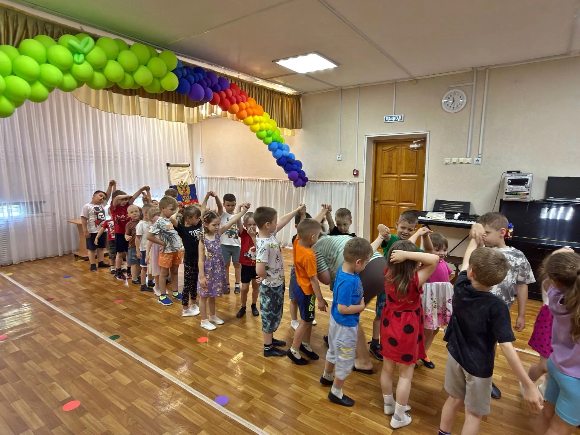 😊 В последние дни наши беседы были посвящены приближающемуся празднику — Дню России. В завершение о