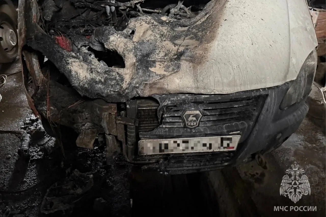 🔥 В Иванове автомобиль загорелся во время ремонтных работ из-за искры от «болгарки».