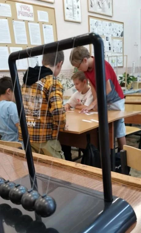SСIENCE-РУКОДЕЛИЕ: ПЛЕТЁМ ИЗ БИСЕРА, УЧИМ ФИЗИКУ, ПОЗНАЁМ ХИМИЮ🤓

Сегодня "Алые паруса" посетили ин