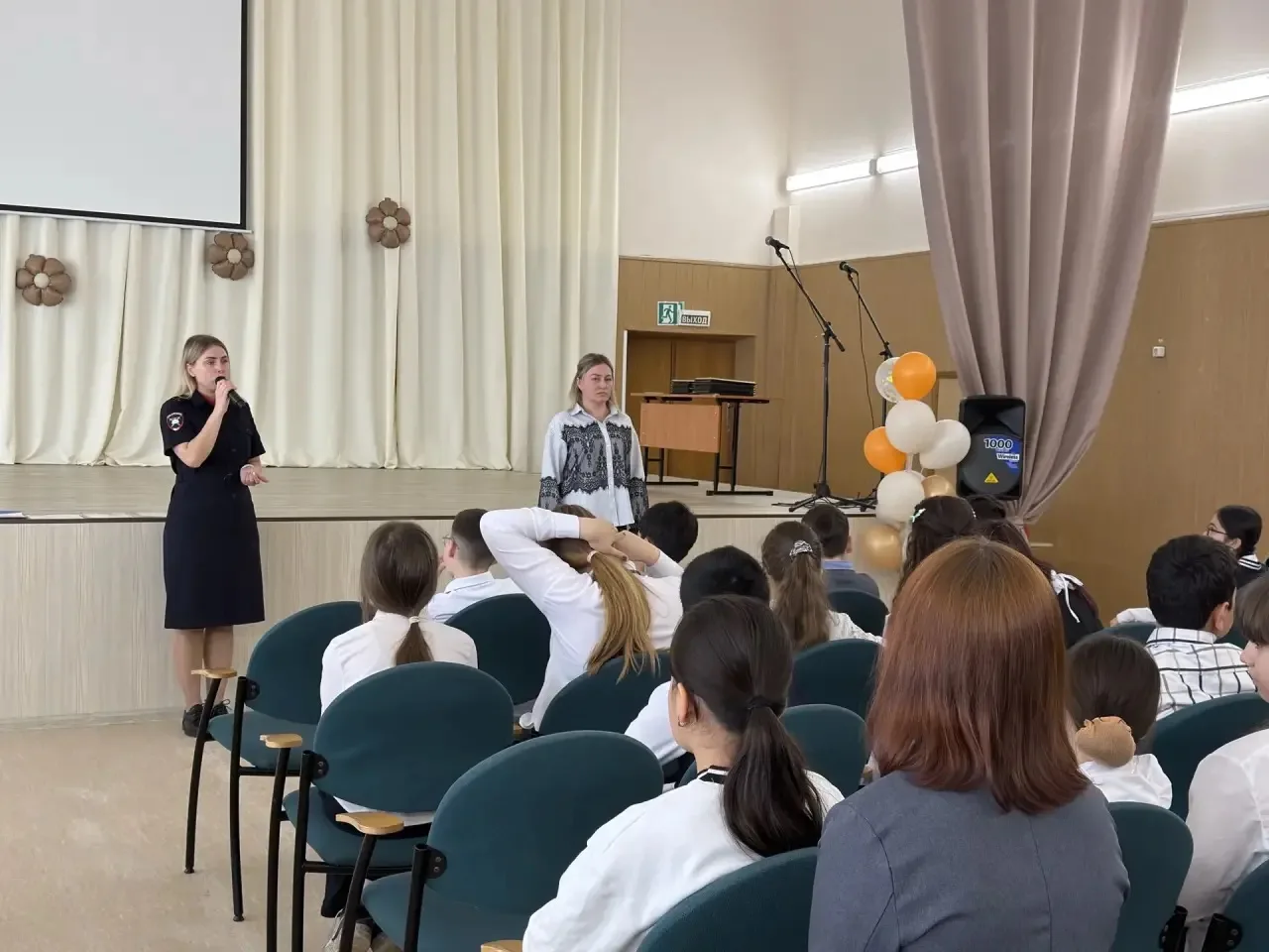 В преддверии летних каникул инспектор по пропаганде безопасности дорожного движения Сиб...