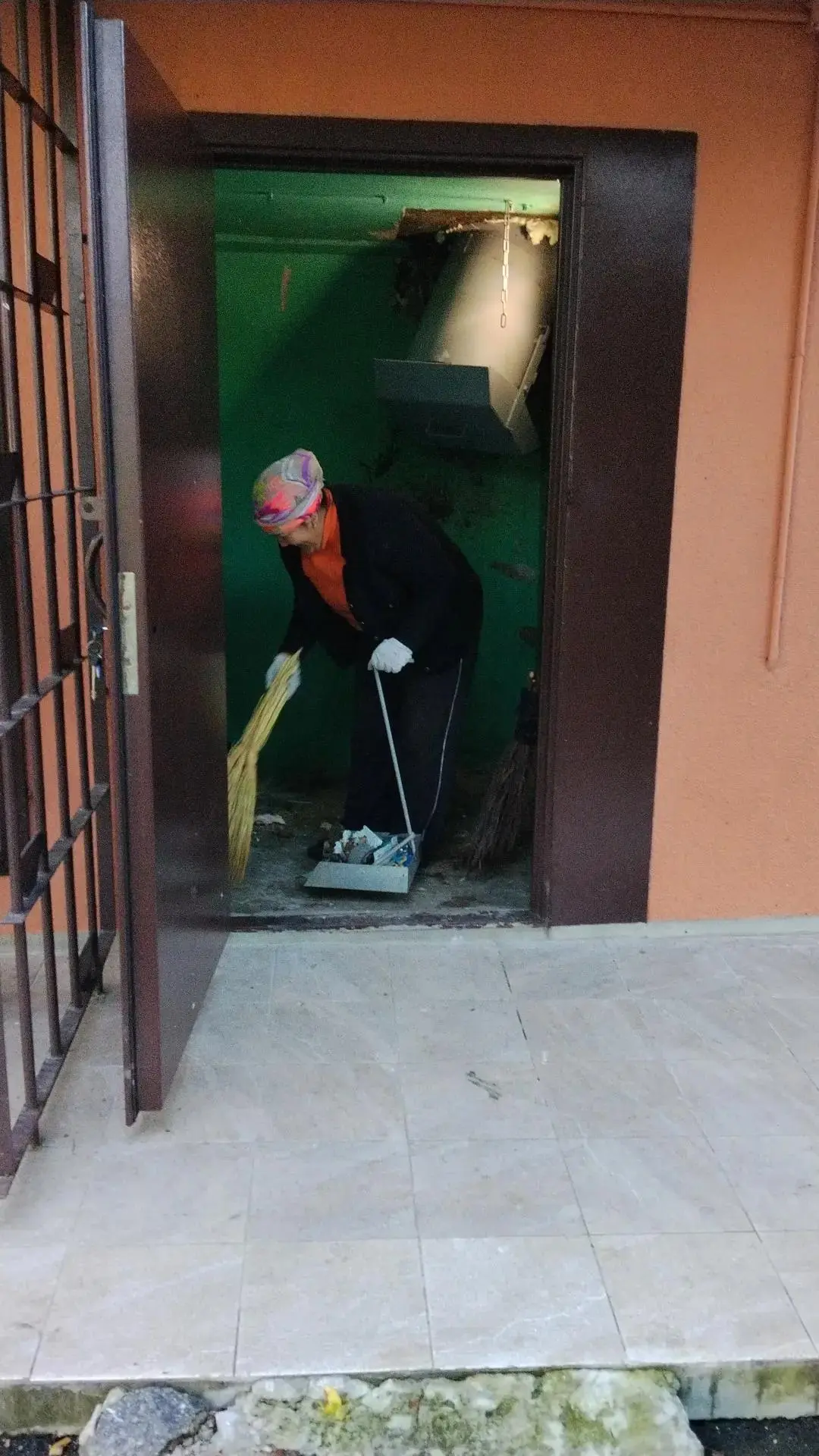 Мытье и уборка лестничных клеток 🗑🧹