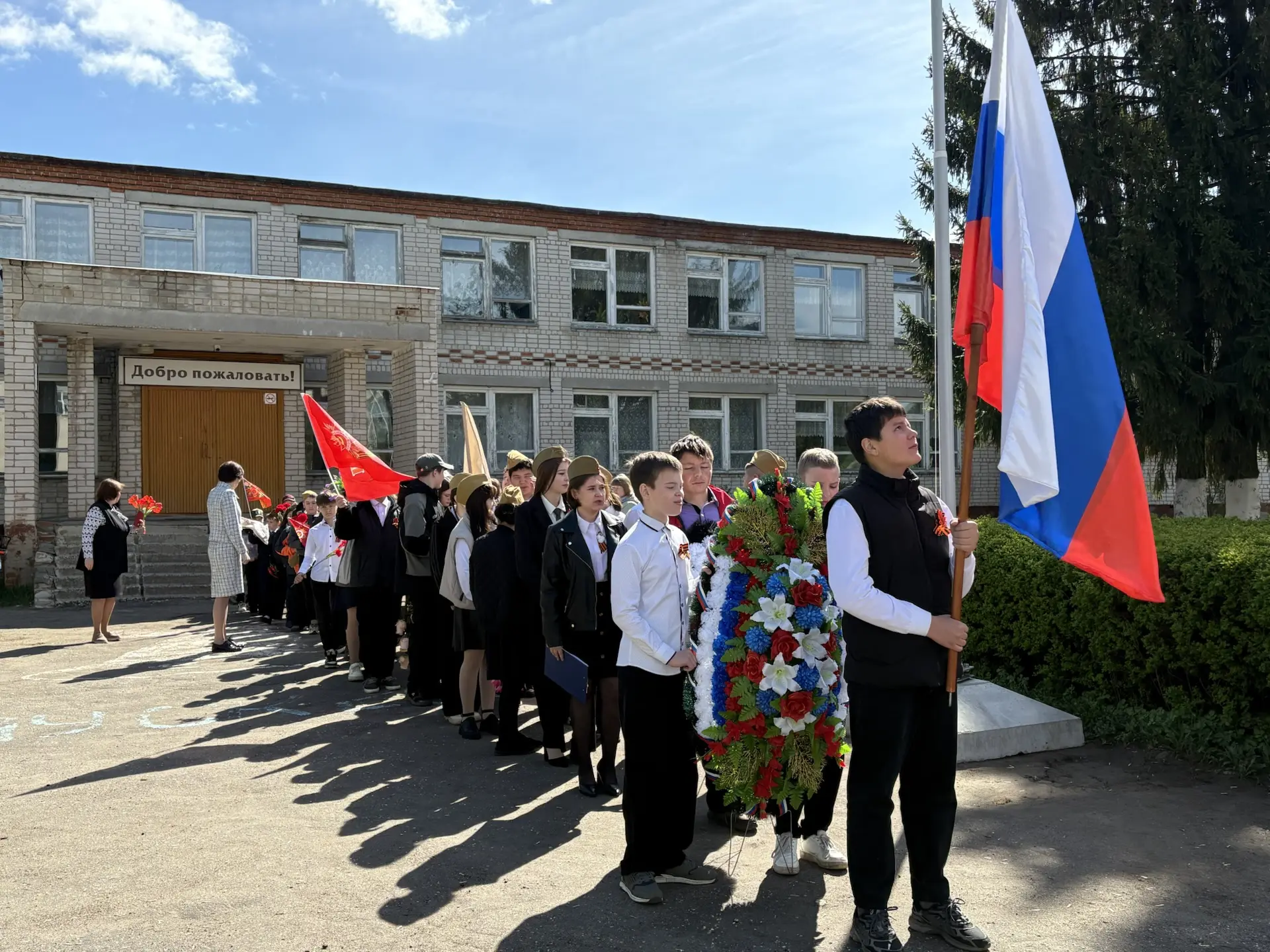 Сегодня, 9 Мая, жители нашего села собрались у памятника воинам-односельчанам, погибшим...