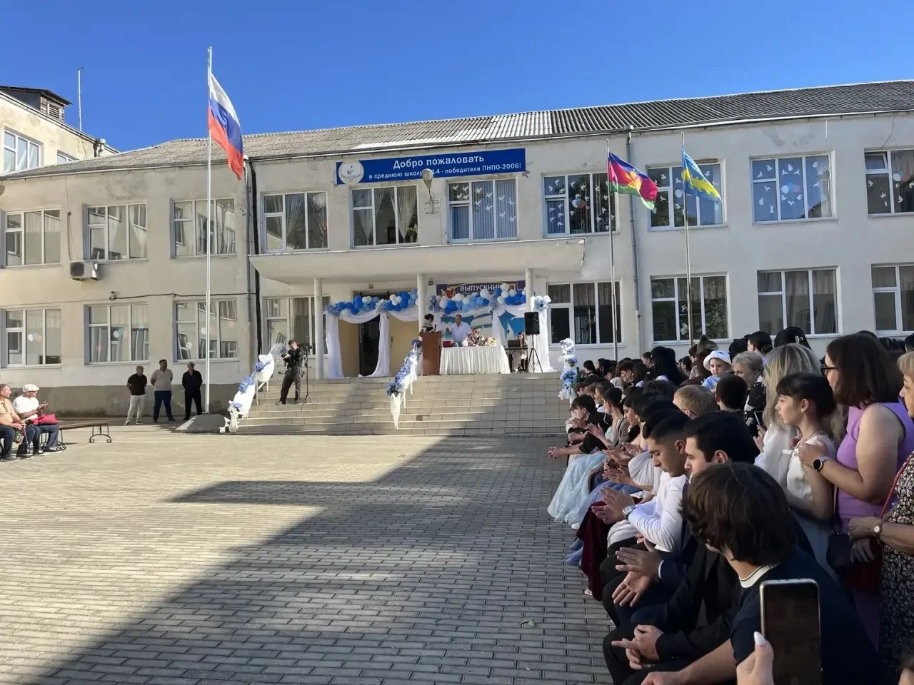🎓 Прощай, школа! Здравствуй, взрослая жизнь!

🗓️Сегодня особенный день. Вчерашние одиннадцатикласс