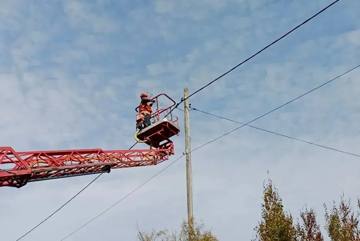 ⚡️ В Тюмени начали включать электросети в подтопленных районах города