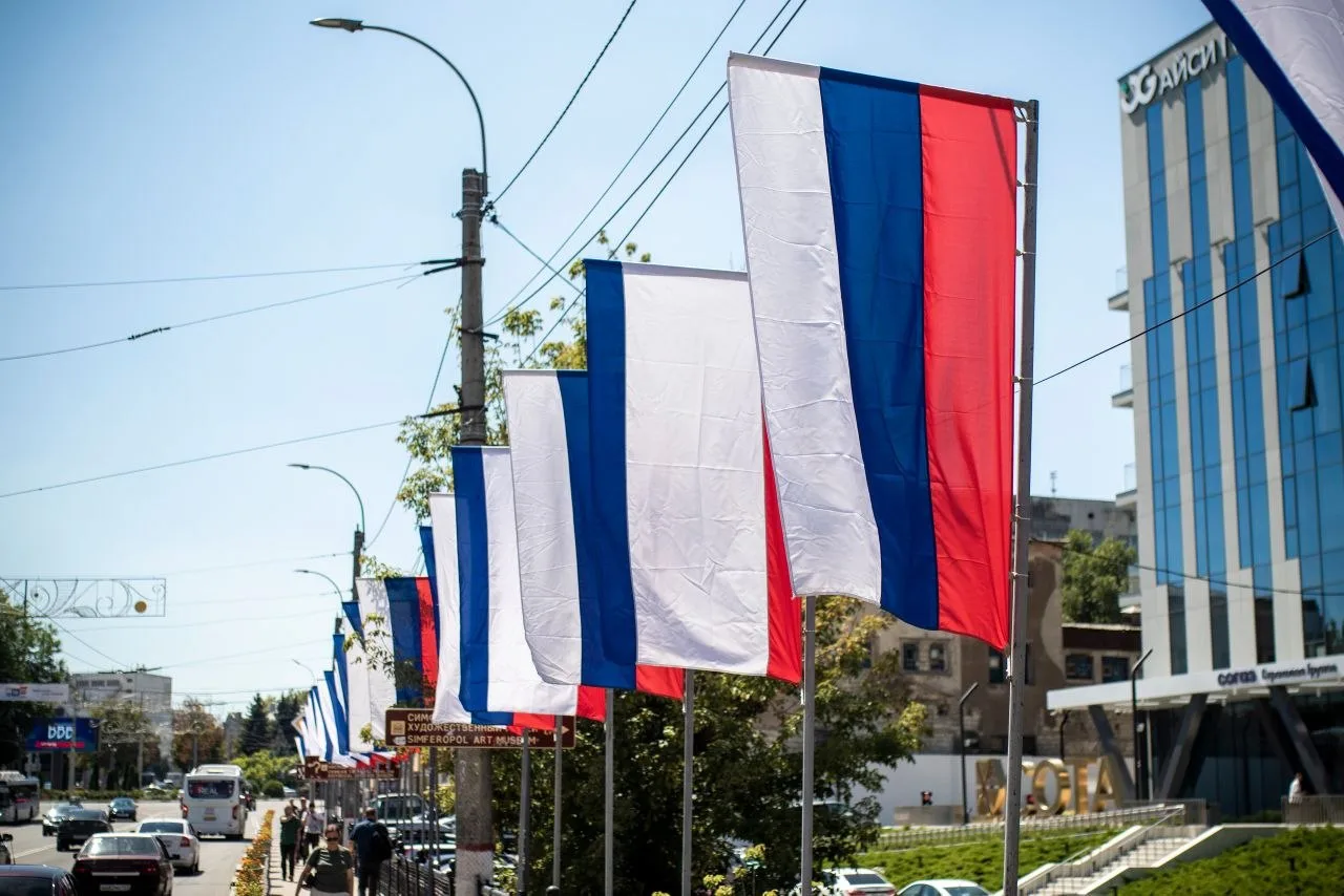 🇷🇺Крымская столица готовится ко Дню Государственного флага.