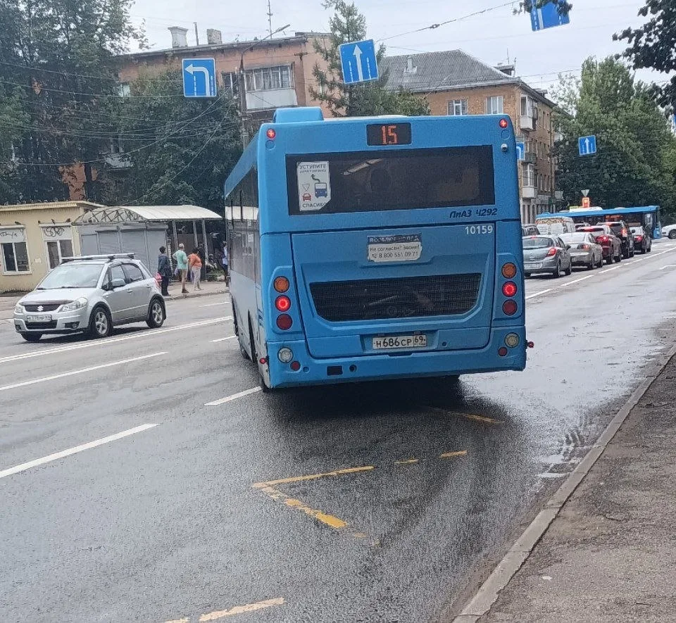 😡 Культура вождения общественного транспорта оставляет желать лучшего

Уважаемая женщина-водитель а