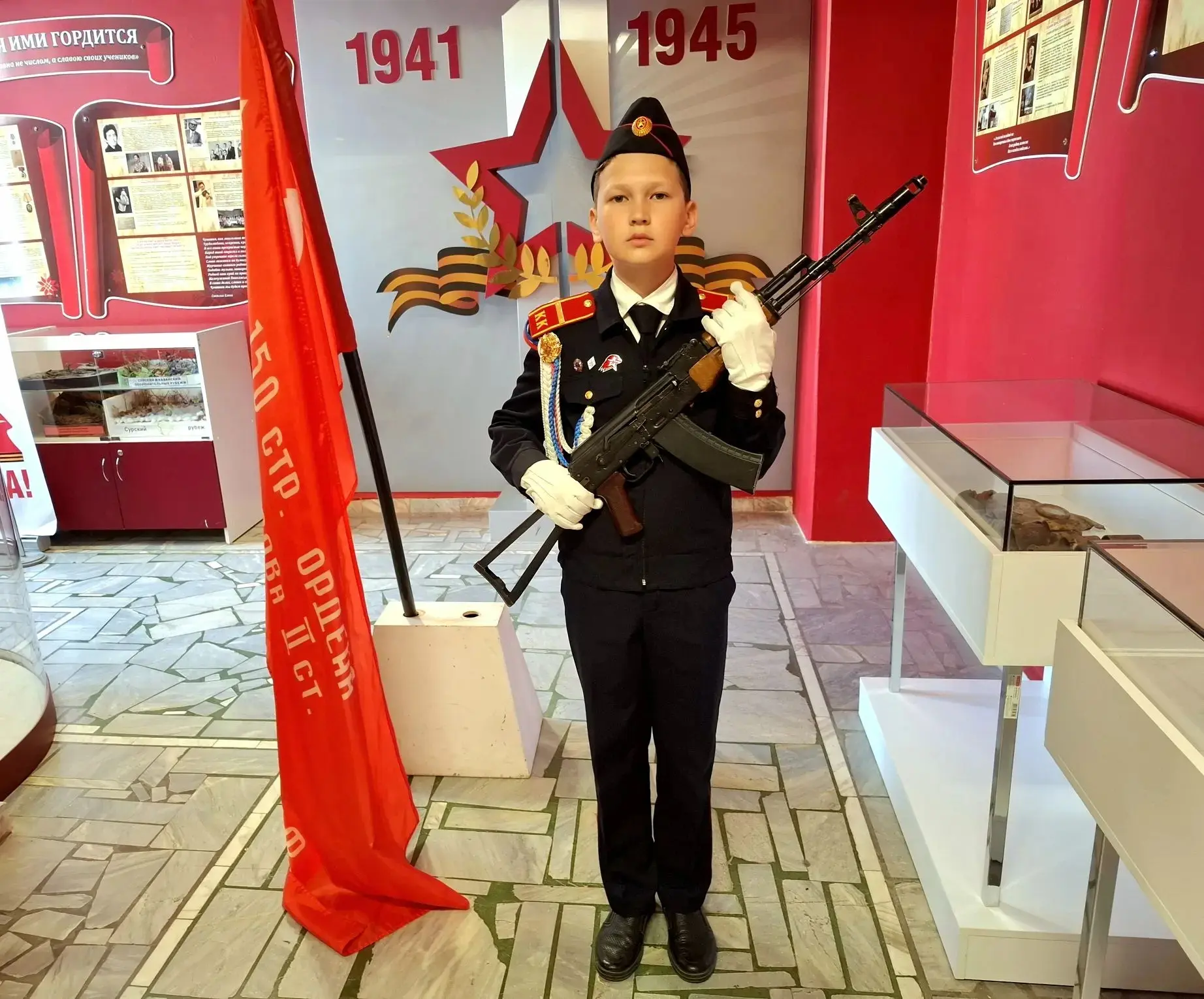 В столичной школе №6 продолжается республиканская патриотическая акция «Часовой у знамени Победы», п