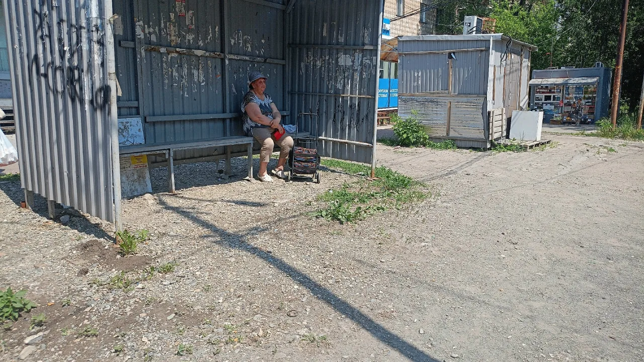 Коротко про остановки в Ленинском районе по улице Колхидская - ну прям из говна, и пало...