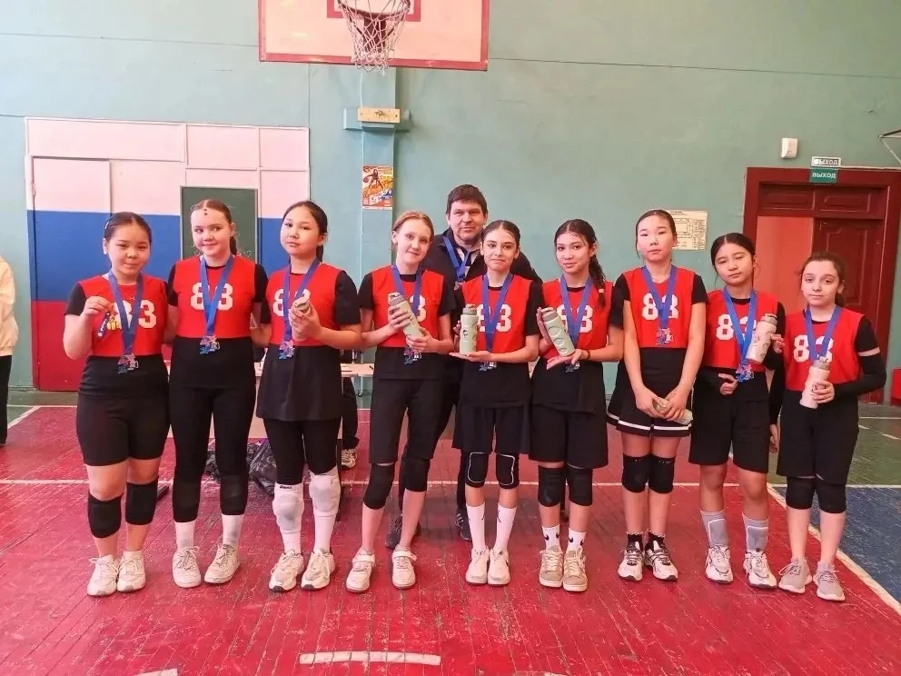 🤾‍♀️Турнир по волейболу   🏐14 марта в нашей школе прошел турнир по волейболу среди школ района приур