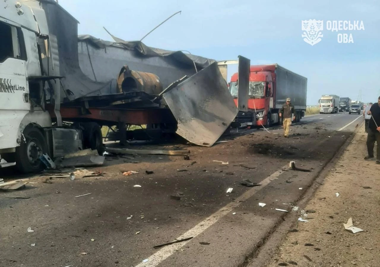 БпЛА ВС РФ нанесли удар по колонне грузовых автомобилей в Одесской области сообщается о...
