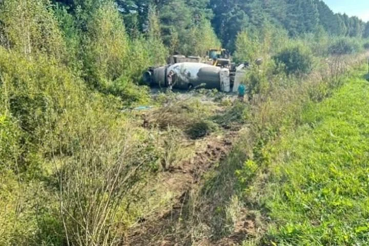 ❗️Грузовик опрокинулся на трассе в Удмуртии