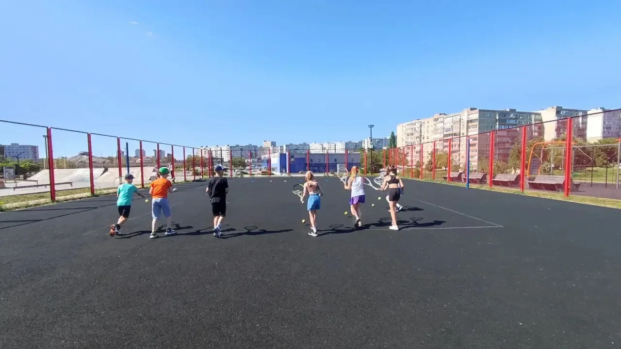 🎾 Сегодня на спортивной площадке парка «Зелёный лог» прошло учебно-тренировочное занят...