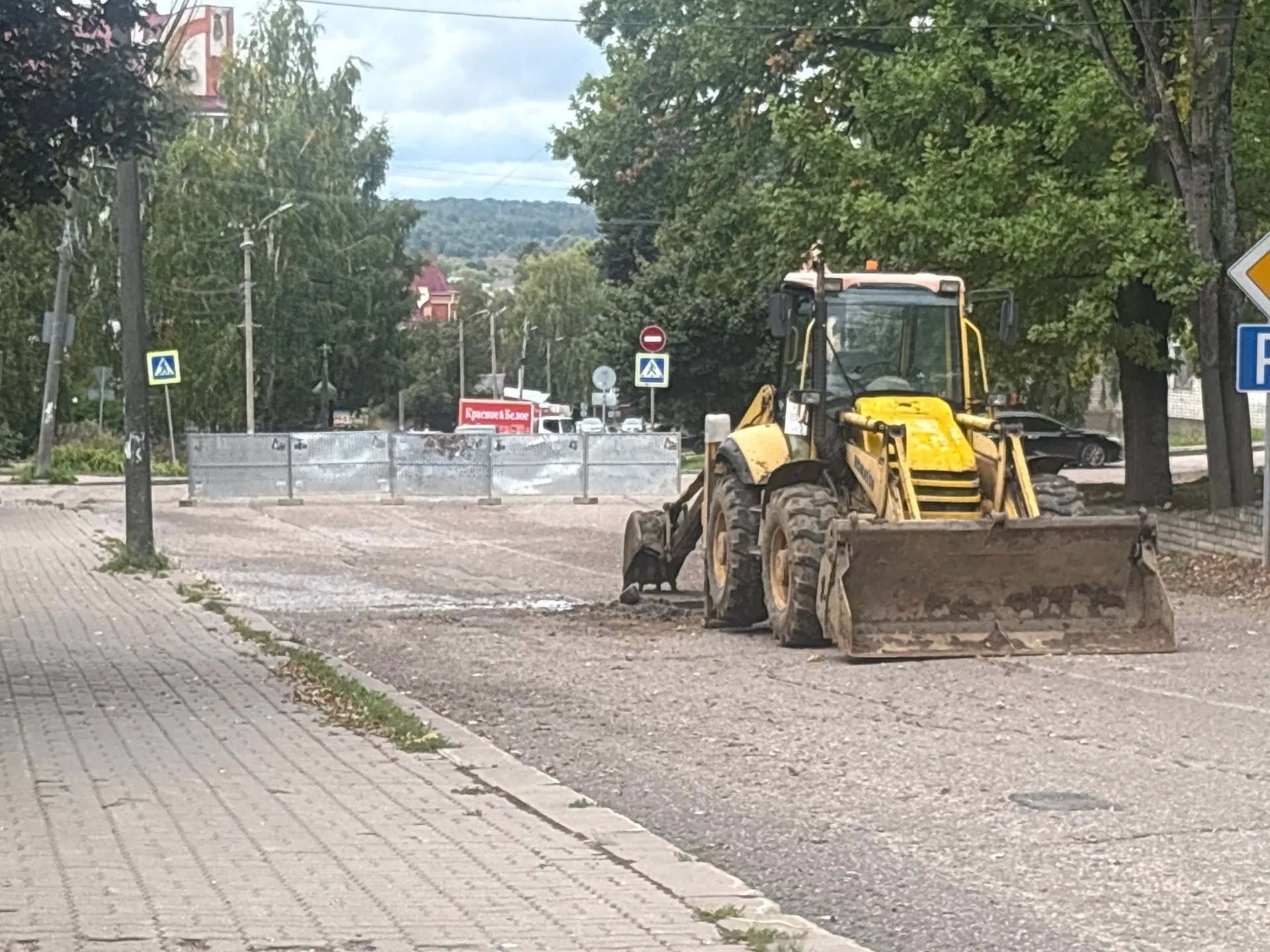 💧 На улице Восстания устраняют порыв на водопроводной сети