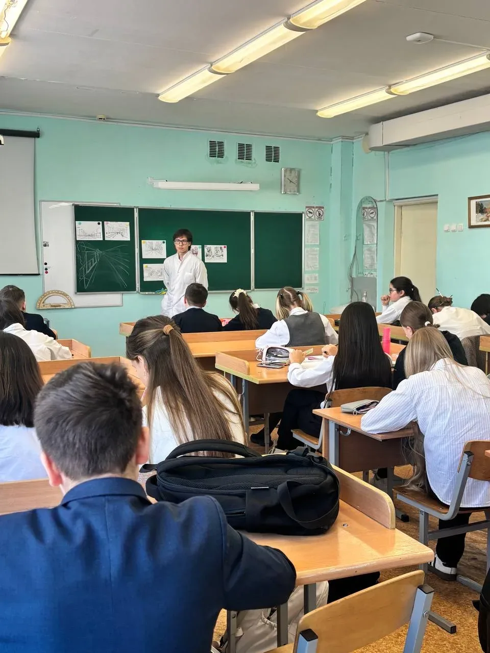 Сегодня в нашу школу приходили студенты из медицинского училища для профилактических бесед с ребятам