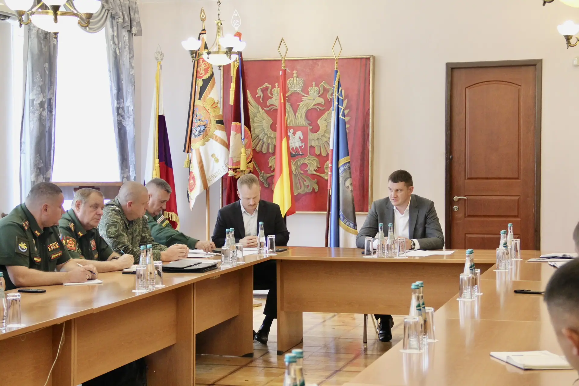 📑 Провел важную рабочую встречу с командованием нашего местного гарнизона 

Обсудили много вопросов