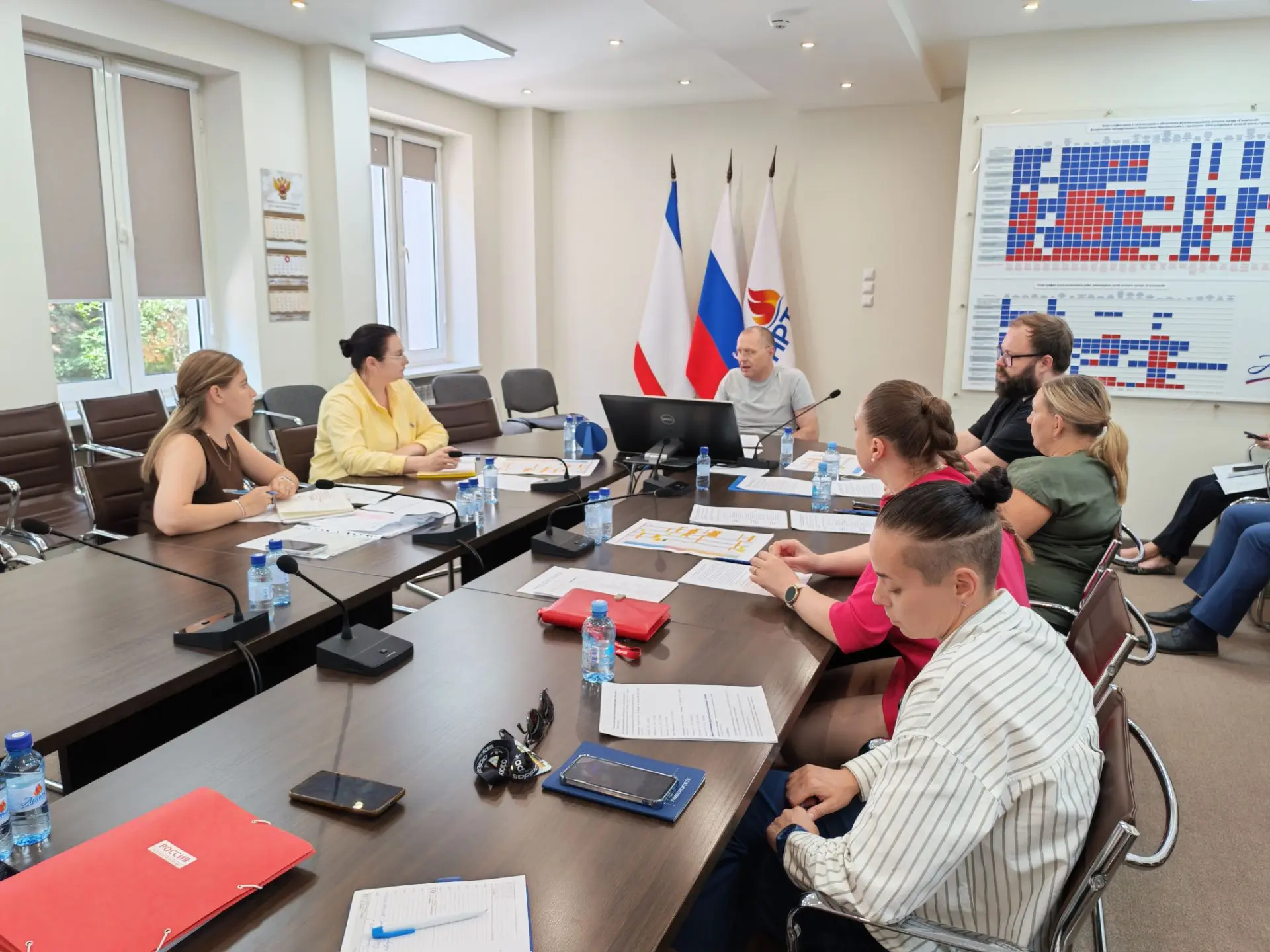 На постоянной основе провожу рабочие встречи с руководителями всех уровней — начальниками управлений