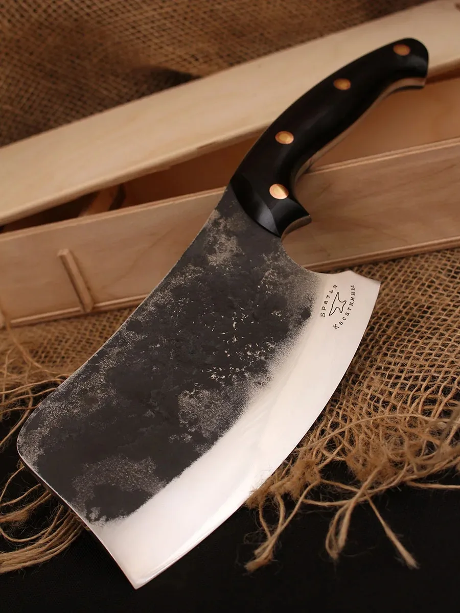 Мясной топорик "KnifePRO" 95х18 серия Professional.
Клинок откован из нержавеющей стали 95х18. Толщи