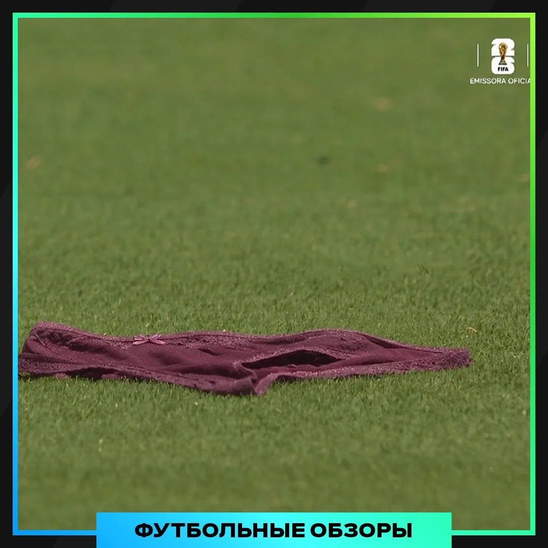 😂 Кто-то потерял женские трусы на футбольном поле