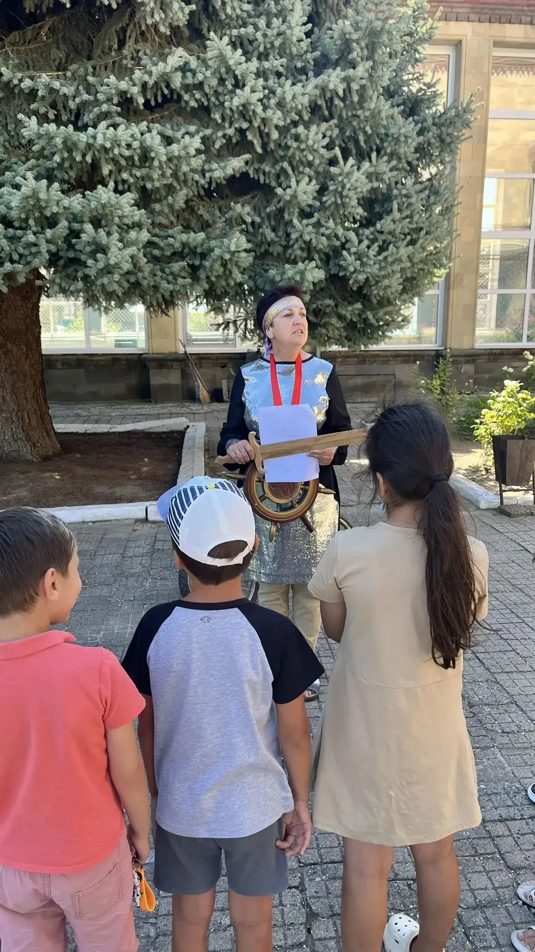 Сегодня ребята досуговой площадки окунулись в удивительный мир мифологии Древней Греции...