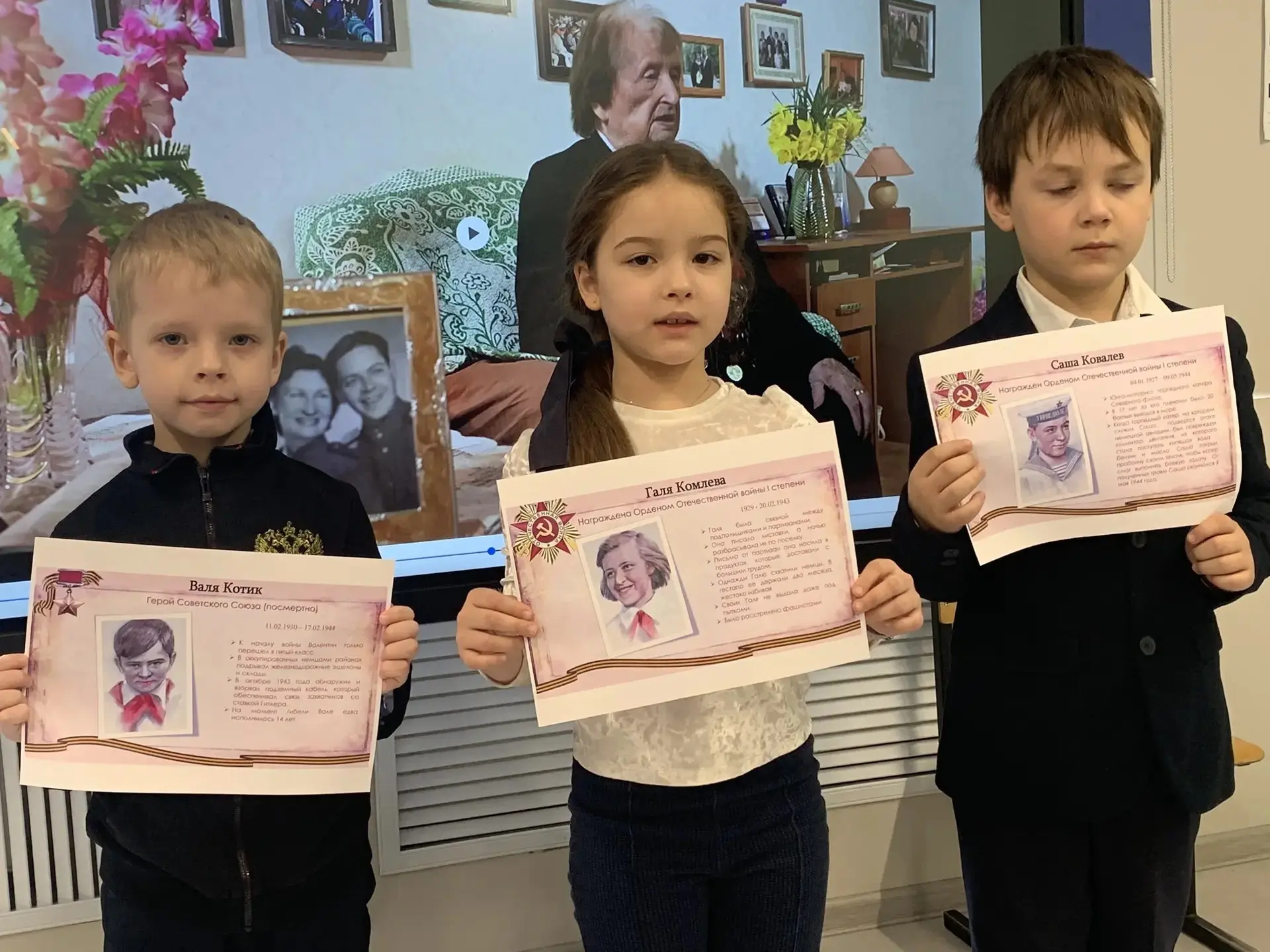 📅 4 мая: старт учебной недели с торжественной линейки!  Сегодня, 4 мая, в нашей школе прошла торжест