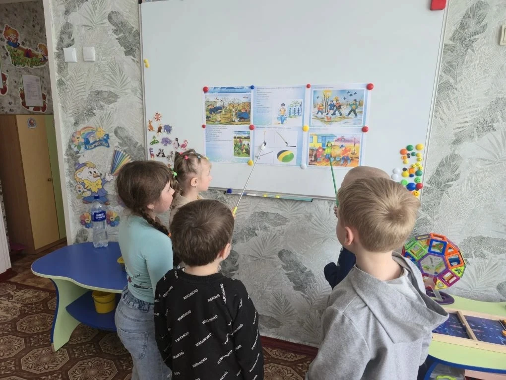 В нашем детском саду прошла неделя «Труд людей весной», целью которой было сформировать...