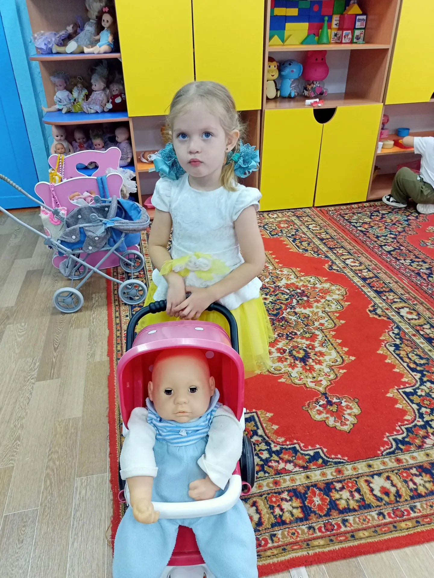 Мы соскучились за лето,                   Повзрослели, подросли.                  (День...
