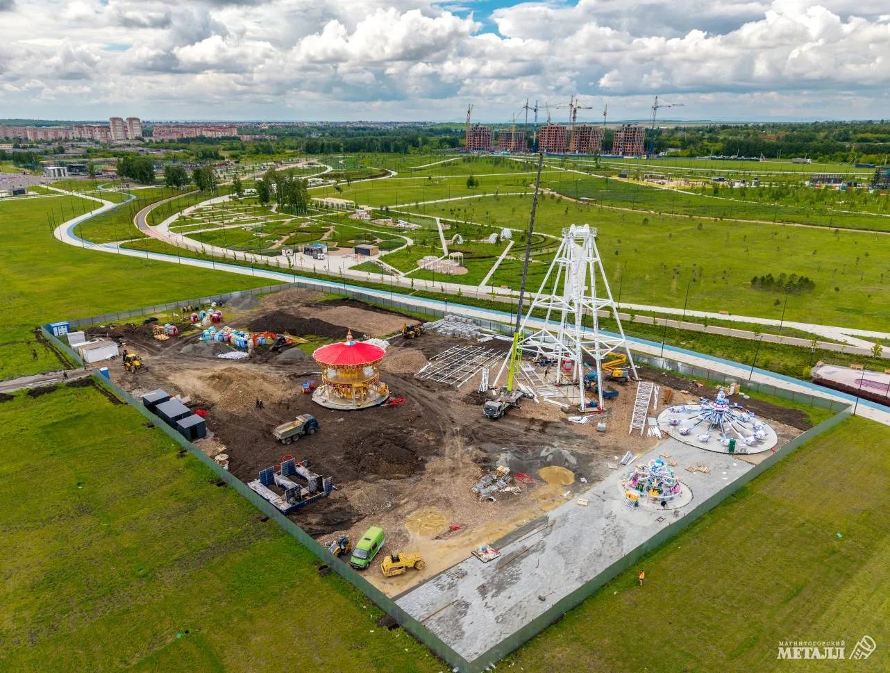 🎡 Закружатся небо и земля

В «Притяжении» монтируют парк аттракционов. Первые карусели откроют уже 
