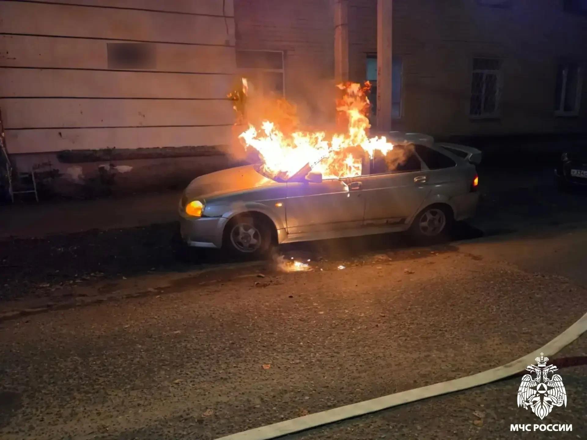 Машина загорелась на проспекте Ленина в Твери, пожар потушили за 8 минут 🚒