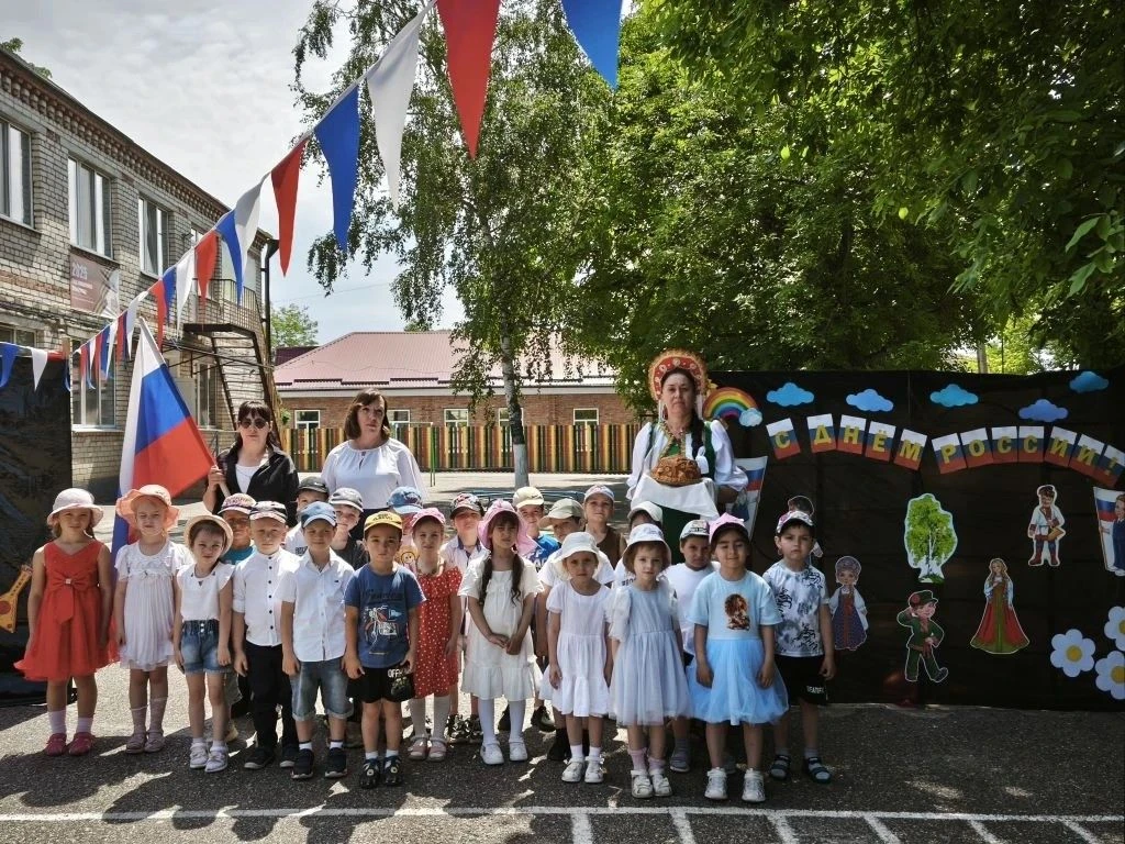 Как в детских садах Кировского округа отметили День России! 🇷🇺