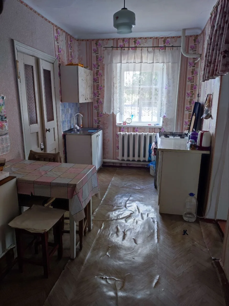 Продаётся благоустроенный дом в с.Урзуф,по улице Котовского. Общая площадь-96.3 кв.м.,жилая площадь-