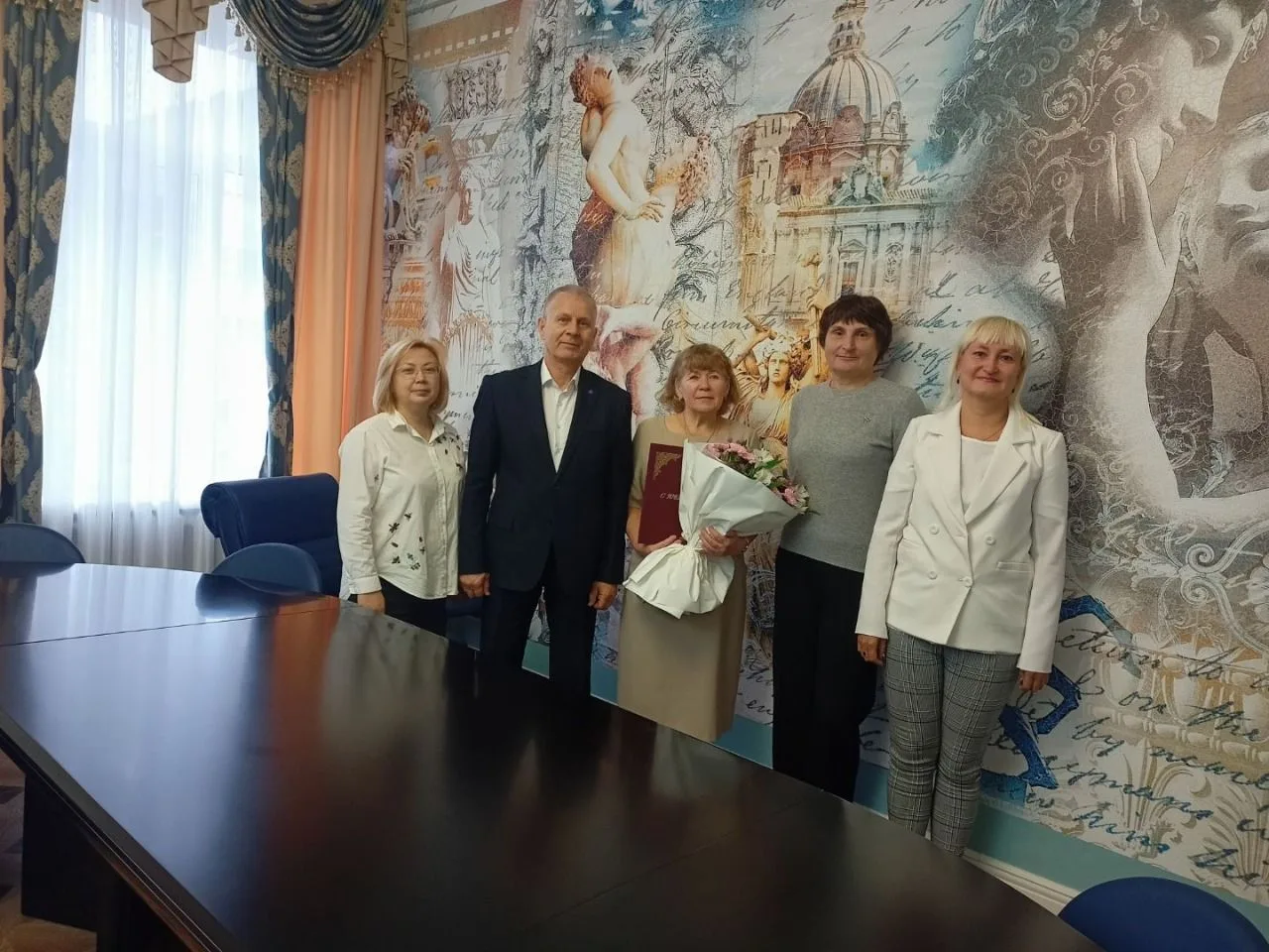 Поздравляем Людмилу Афанасьеву с 55‑летием!